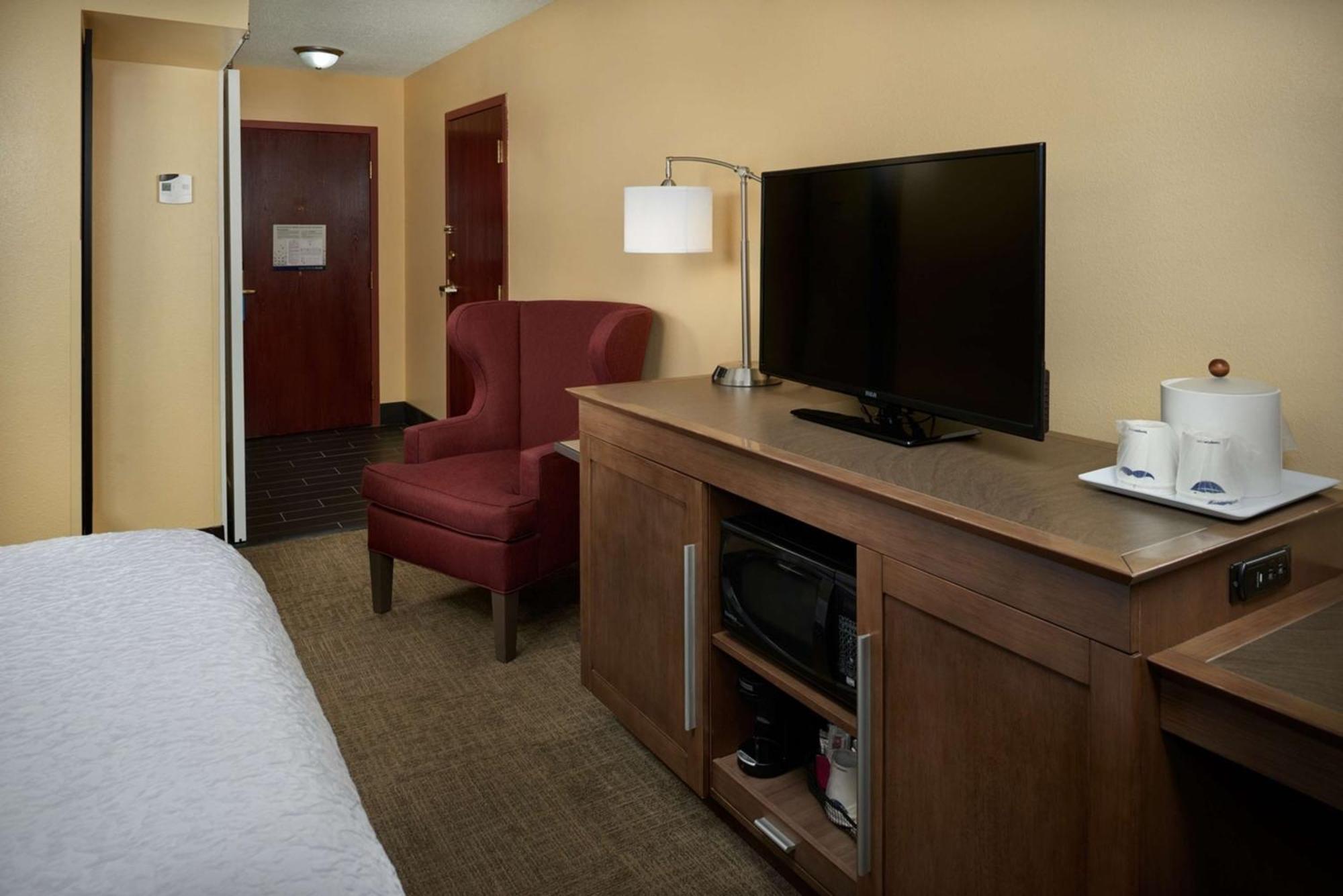Hampton Inn Шелбивил Екстериор снимка