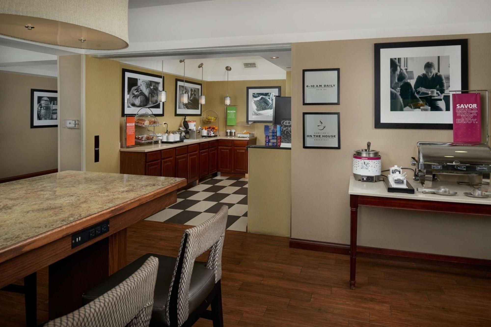 Hampton Inn Шелбивил Екстериор снимка