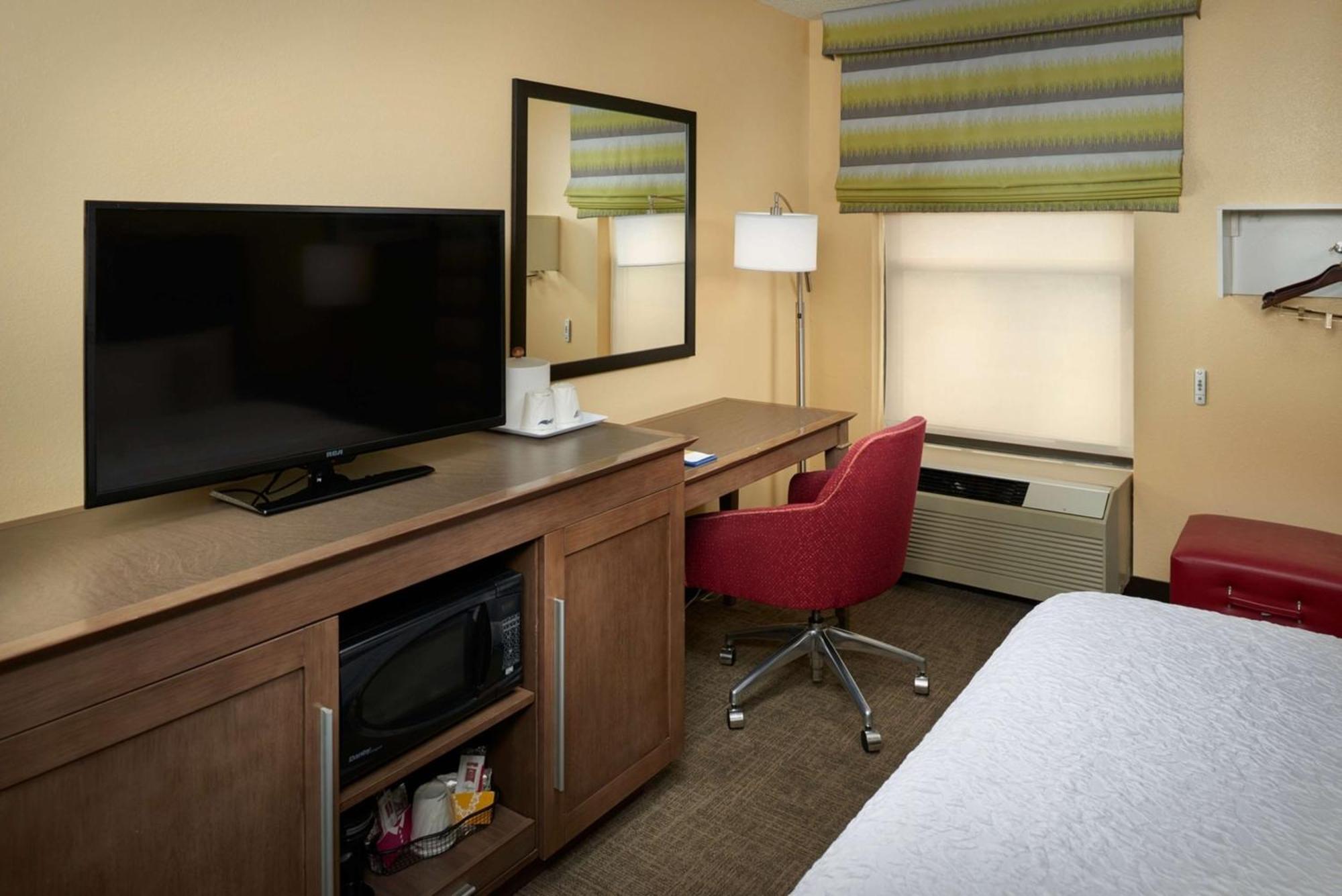 Hampton Inn Шелбивил Екстериор снимка