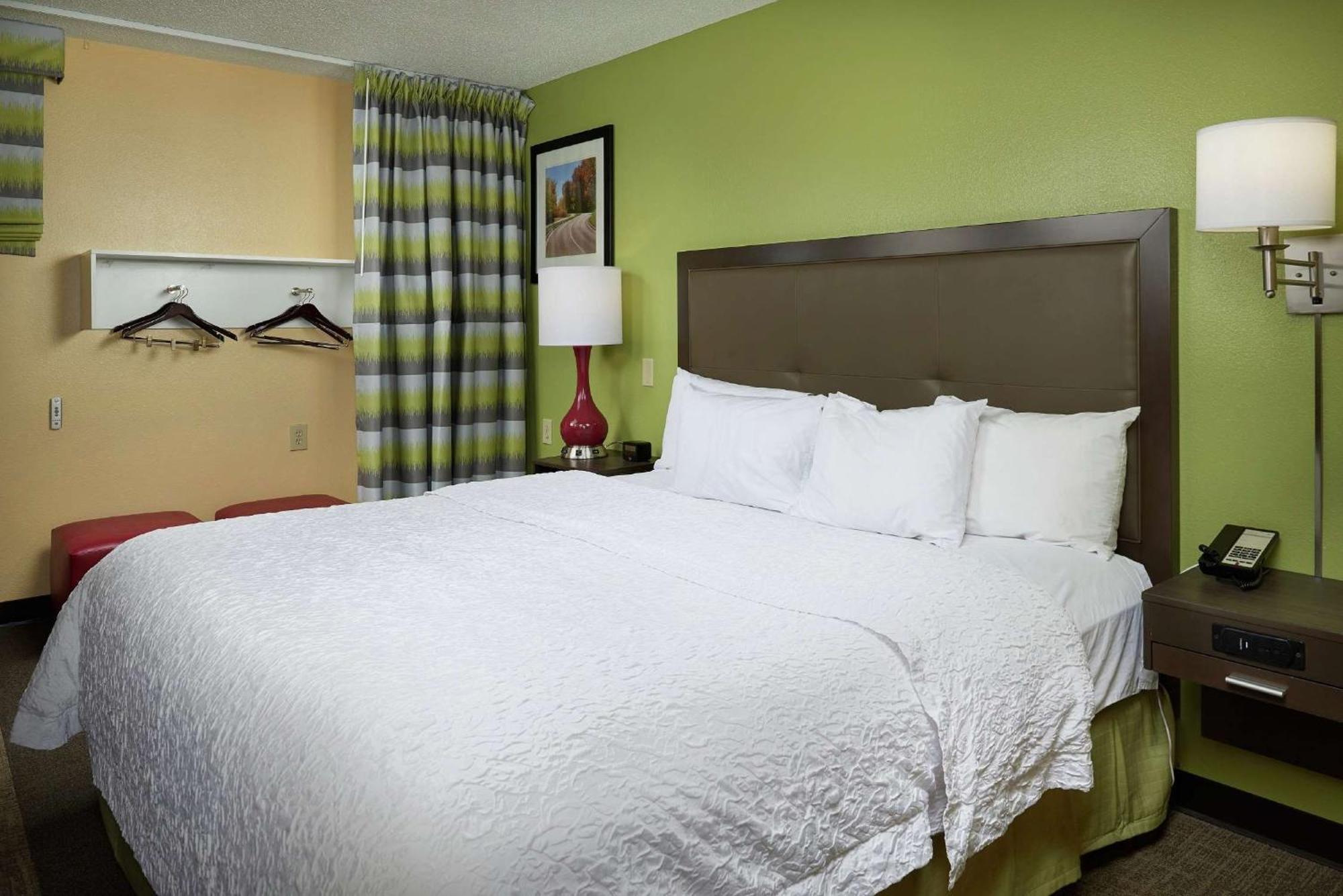 Hampton Inn Шелбивил Екстериор снимка