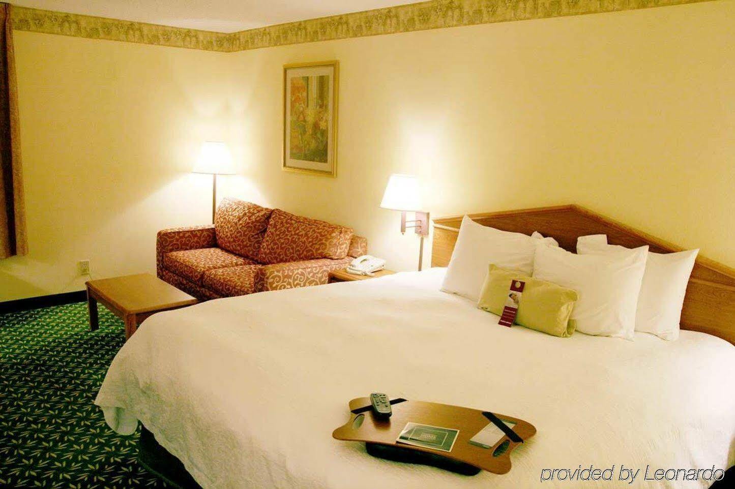 Hampton Inn Шелбивил Екстериор снимка